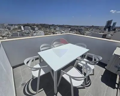2 bedroom Penthouse to rent in Gzira