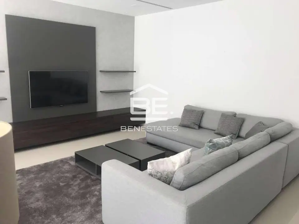 6 bedroom Villa to rent in Ibragg