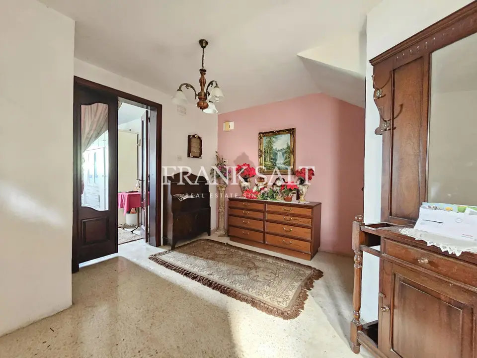 Swieqi, Semi-detached Villa
