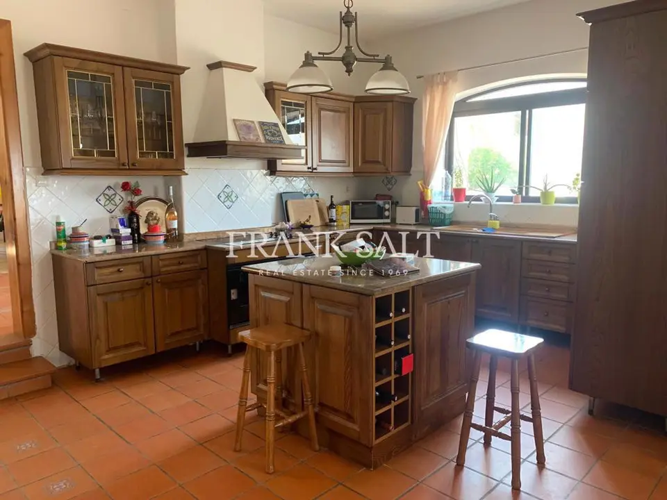 Madliena, Furnished Fully Detached Villa