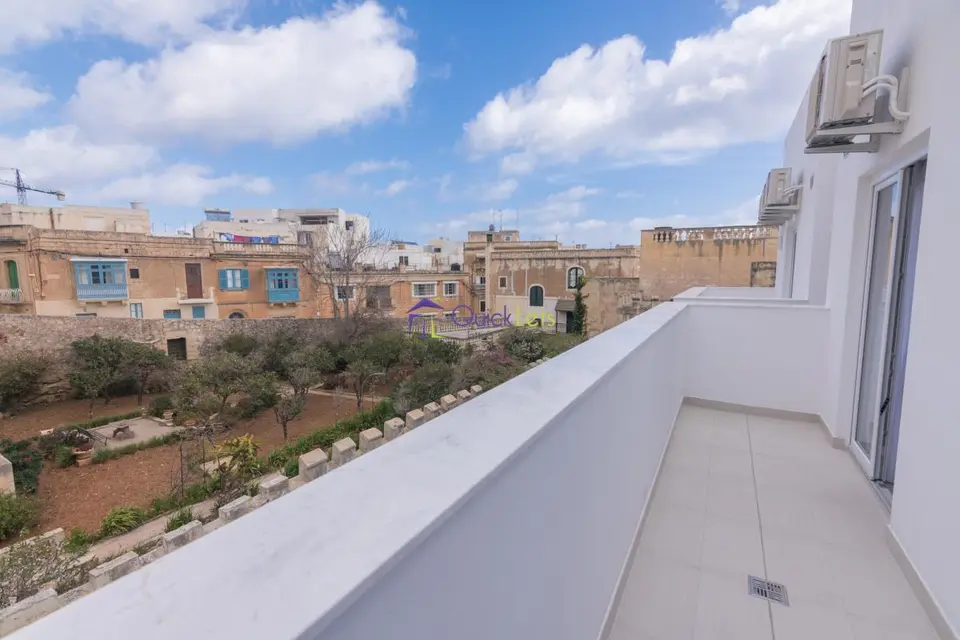2 bedroom Penthouse to rent in Gzira