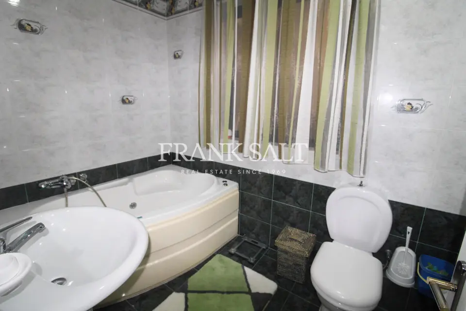 Swatar, Maisonette