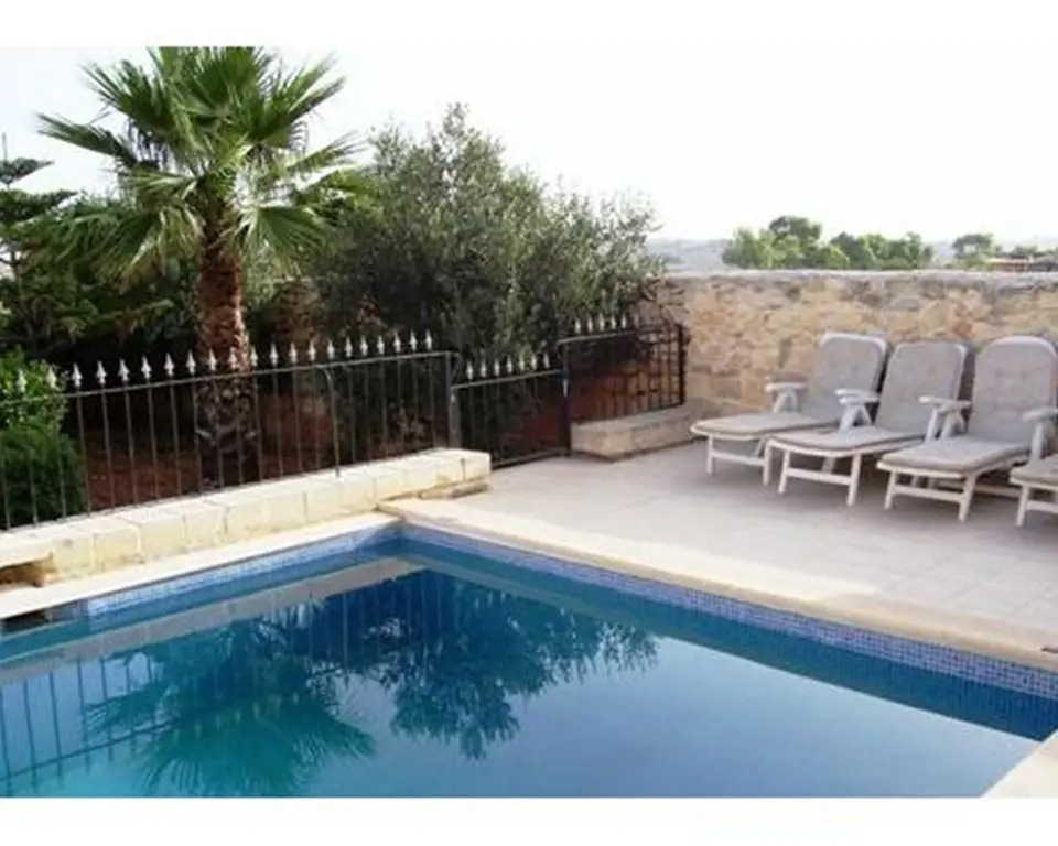 2 bedroom Villa Semi-detached to rent in Zejtun
