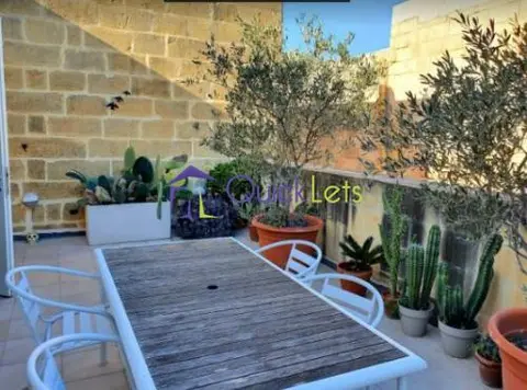 2 bedroom Penthouse to rent in Valletta