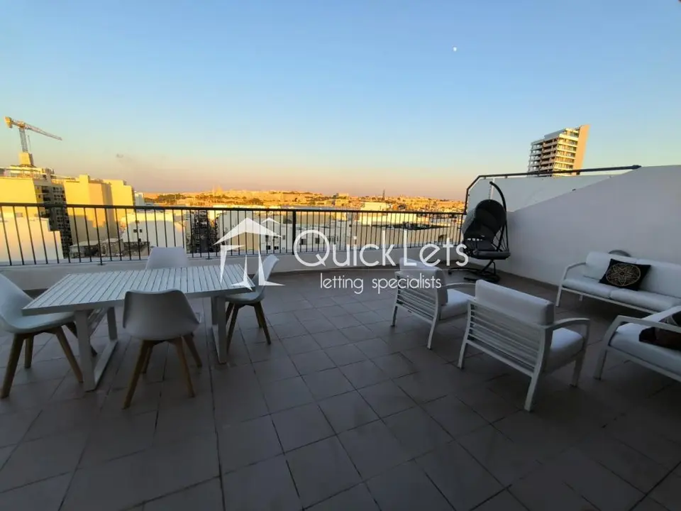 2 bedroom Penthouse to rent in Gzira