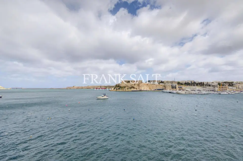 St. Angelo Mansions, Furnished Apartment