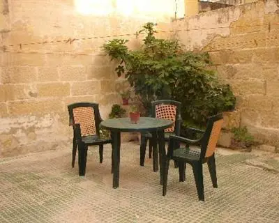 2 bedroom Maisonette to rent in Sliema