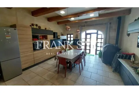 4 Bedroom Farm House For Sale in Gozo - San Lawrenz