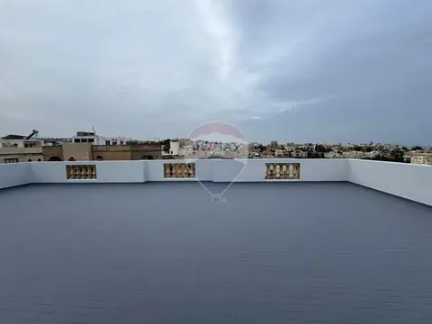 4 bedroom Villa Semi-detached to rent in Swieqi