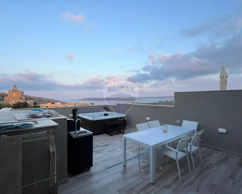 3 bedroom Penthouse Duplex to rent in Gozo - Ghajnsielem