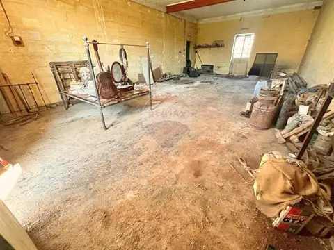 3 bedroom Farmhouse for sale in Zejtun