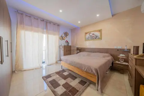 3 Bedroom Apartment For Sale in Marsascala