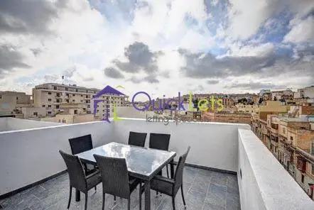 2 bedroom Penthouse to rent in Gzira