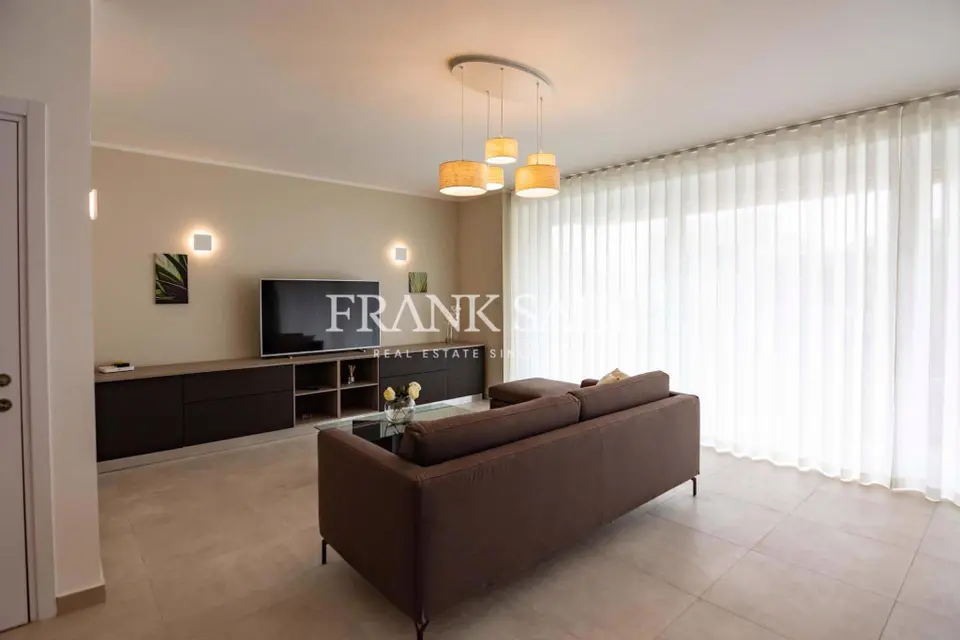 Swieqi, Furnished Penthouse