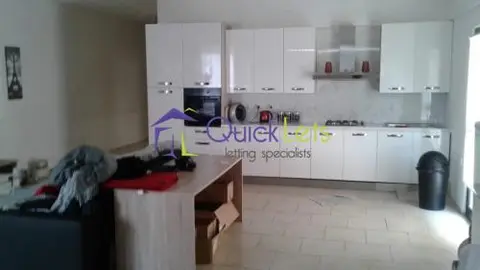 3 bedroom Maisonette to rent in Pembroke
