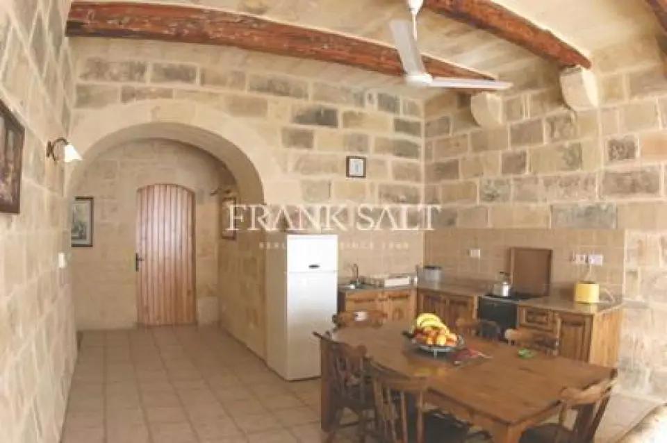 Xaghra, Furnished House of Character