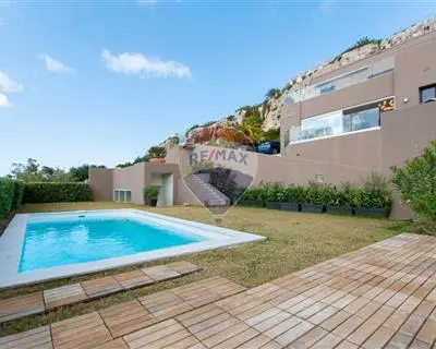 5 bedroom Villa Detached to rent in Mellieha