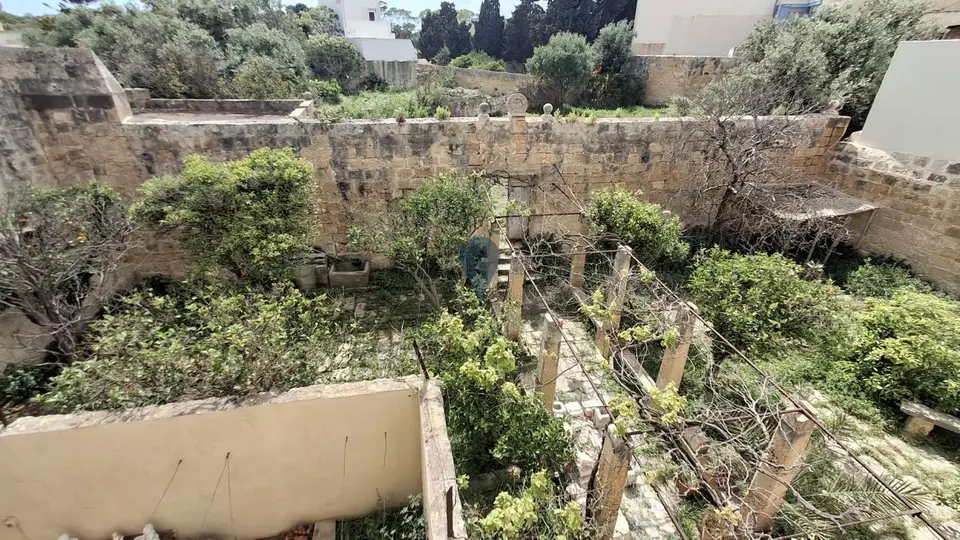 6 bedroom Farmhouse for sale in Tarxien