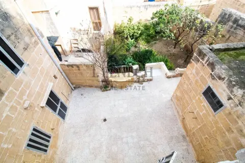 3 Bedroom Palazzo For Sale in Zejtun