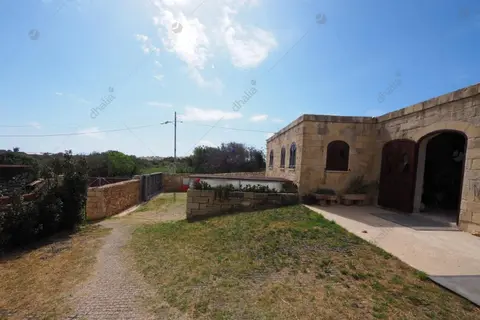 2 Bedroom Farm House For Sale in Dingli