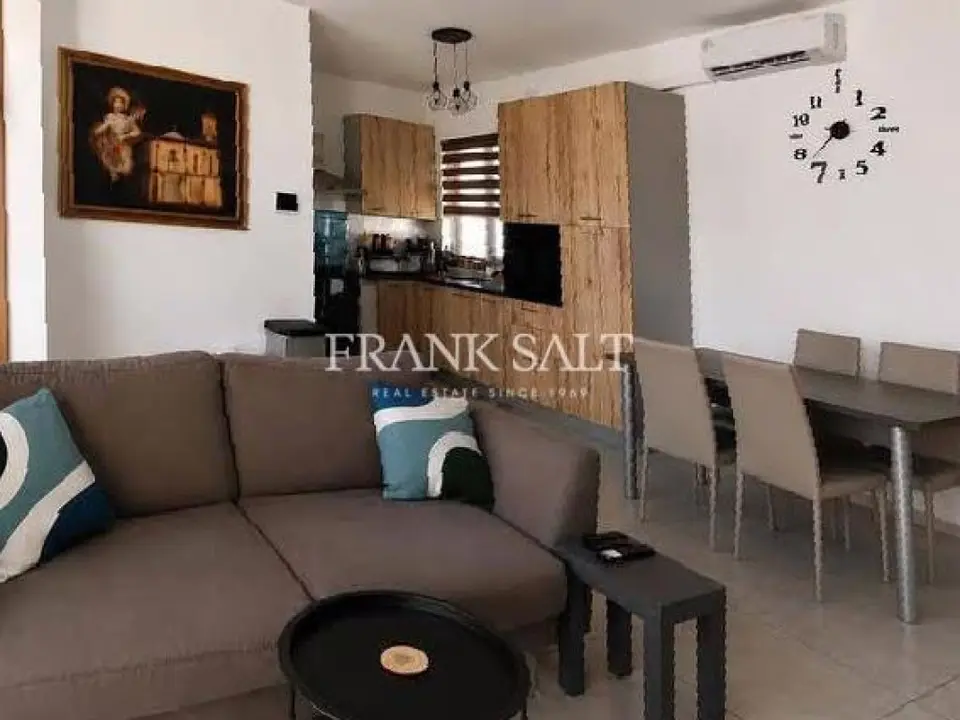 Modern 3 Bed Penthouse in the heart of Luqa