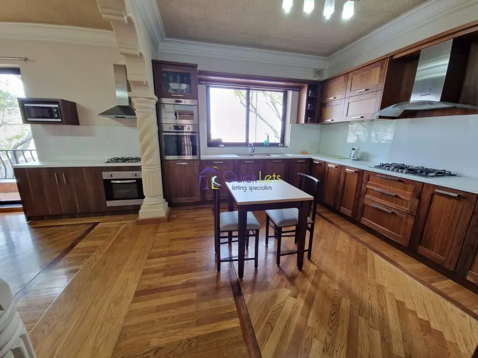 5 bedroom Terraced House to rent in Paola