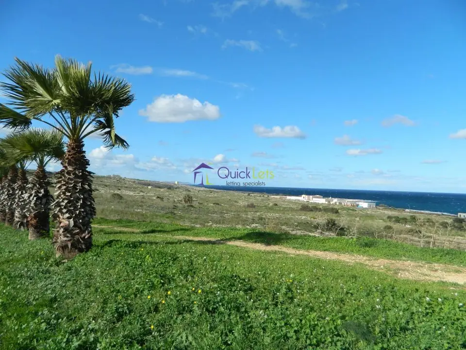 3 bedroom Semi Detached Villa  to rent in Pembroke