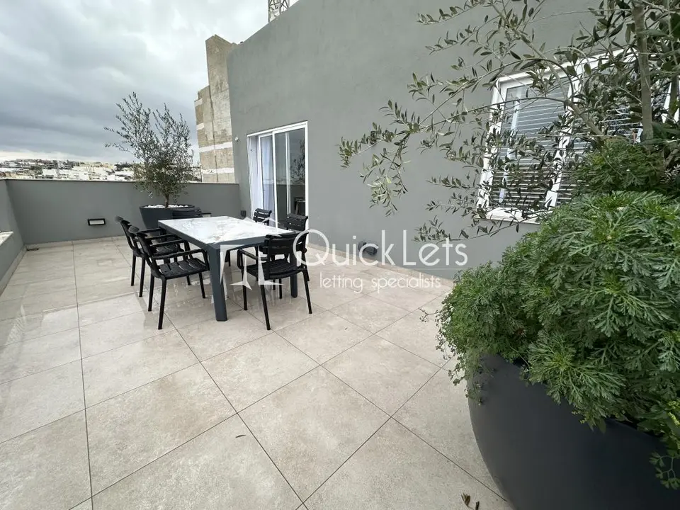 2 bedroom Penthouse to rent in St. Julians