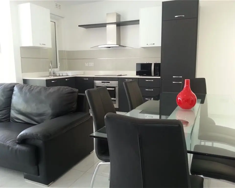 2 bedroom Penthouse to rent in Sliema
