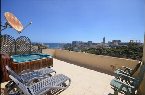 4 bedroom Semi Detached Villa for sale in Pembroke