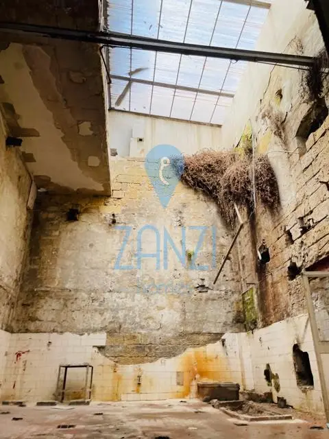 Factories / Warehouse for sale in Marsa