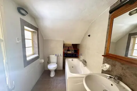 3 Bedroom Farm House For Sale