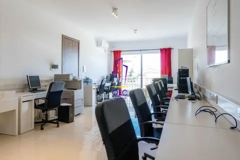 Office to rent in Zebbug