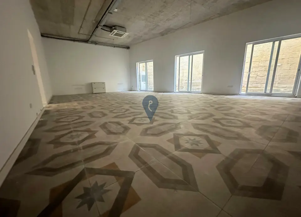Office for sale in Pieta