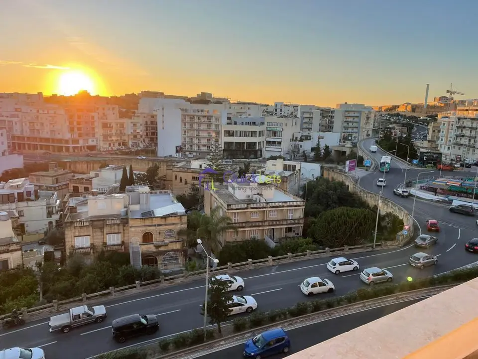 2 bedroom Penthouse to rent in Msida