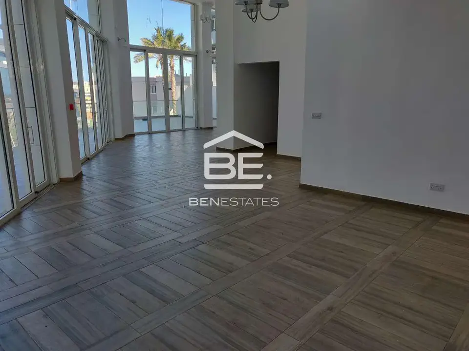 Commercial to rent in Paceville