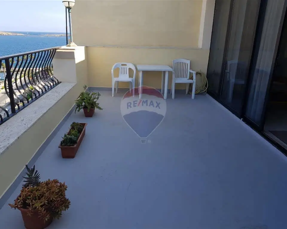 2 bedroom Penthouse to rent in St Paul's Bay