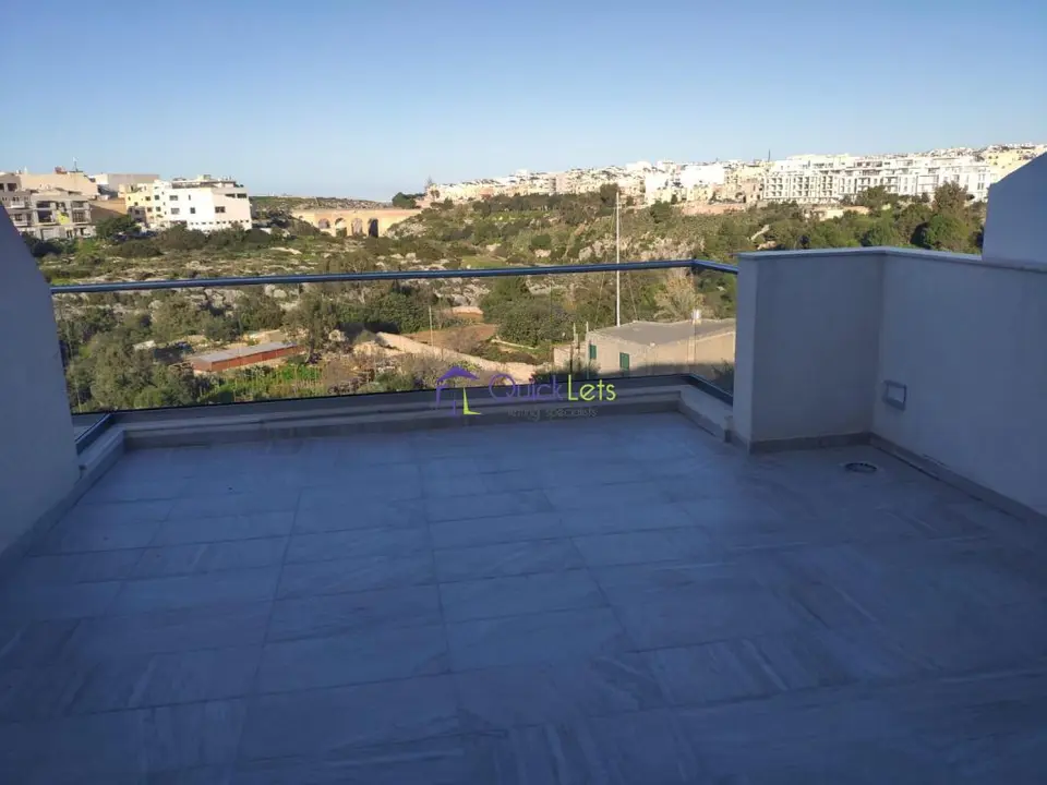 2 bedroom Penthouse to rent in Mosta