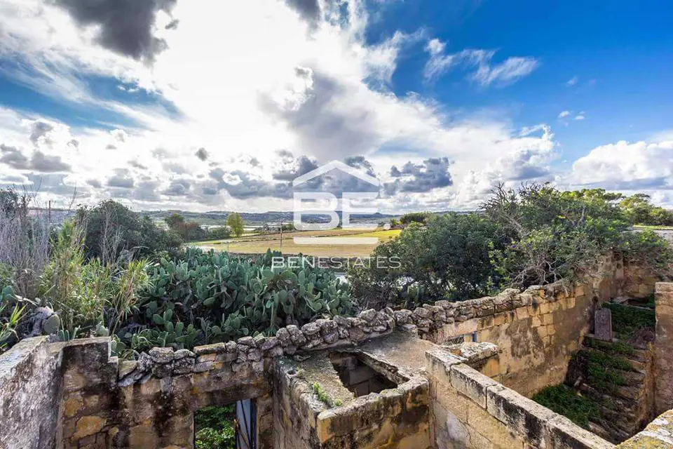Farmhouse for sale in Naxxar