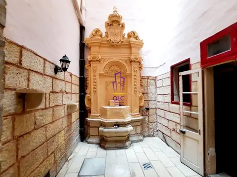Commercial to rent in Isla