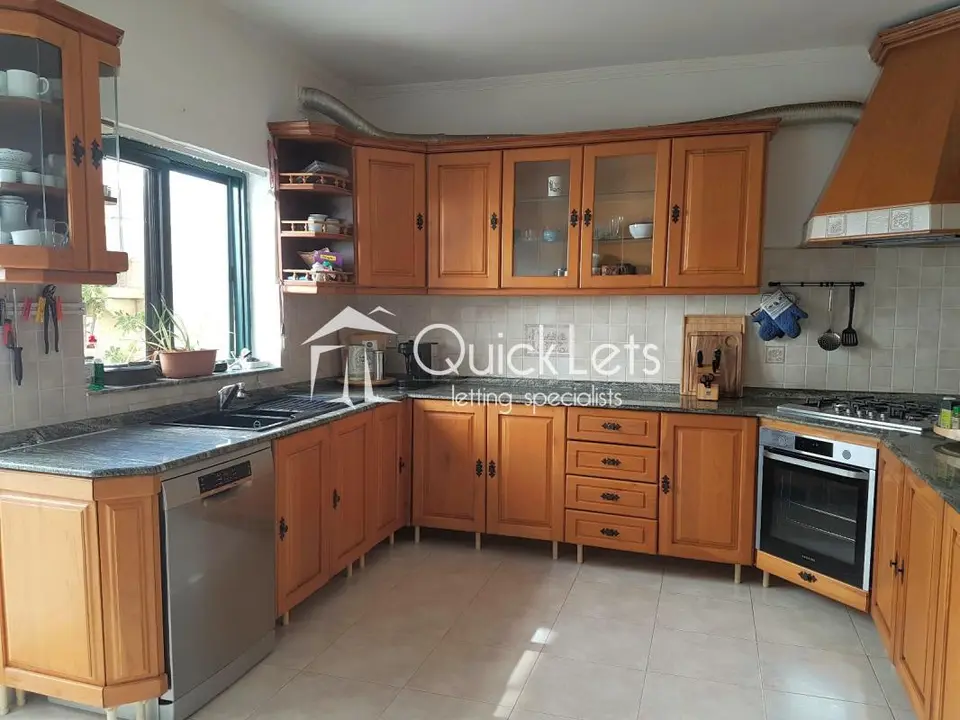 4 bedroom Maisonette to rent in Xghajra