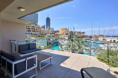 2 Bedroom Apartment For Sale in Portomaso