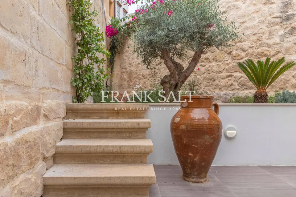 Sliema, Furnished Town House