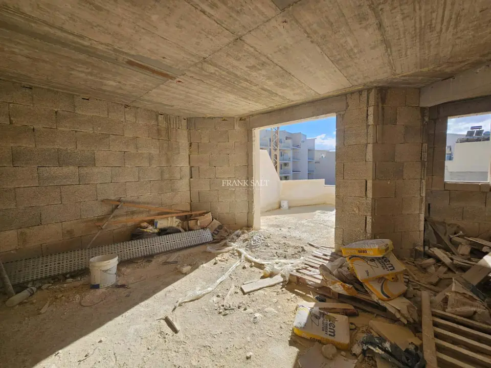 Xaghra, Shell form Penthouse