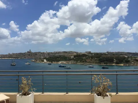 3 bedroom Penthouse to rent in Sliema