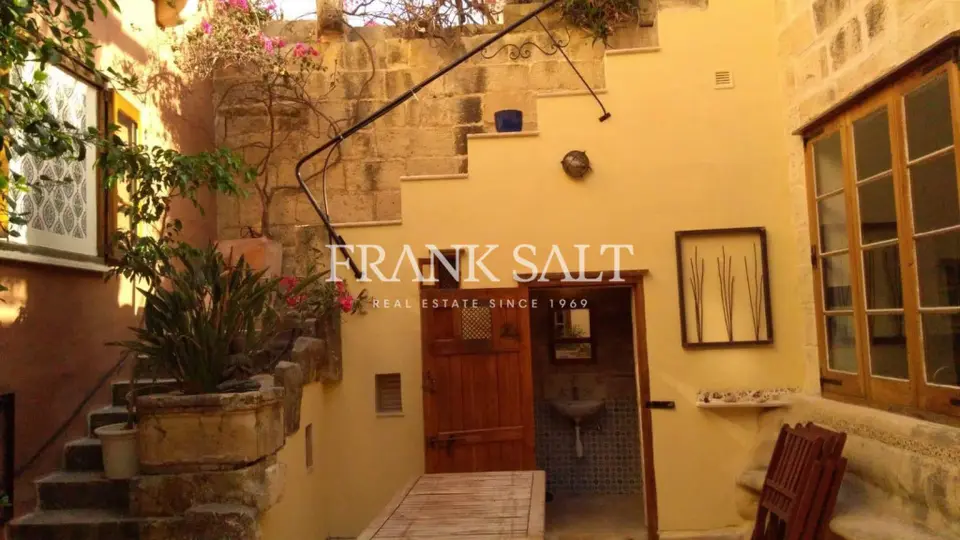 Naxxar, House of Character