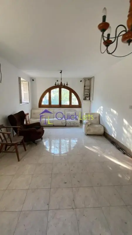 5 bedroom Detached Villa to rent in Iklin