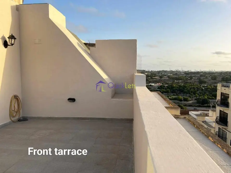 2 bedroom Penthouse to rent in Marsaskala