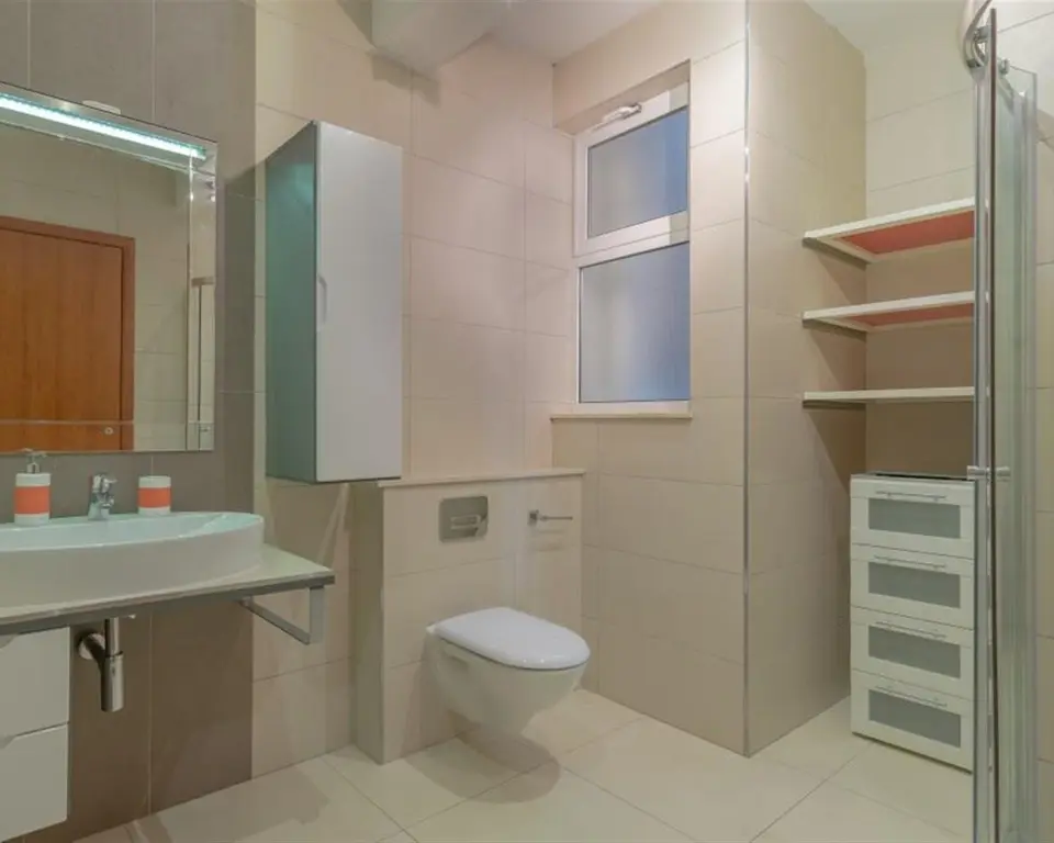 3 bedroom Villa Semi-detached to rent in Victoria Gardens