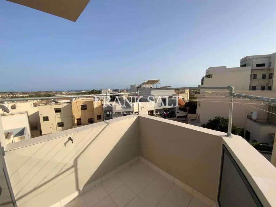 Zejtun, Furnished Penthouse